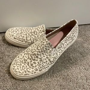 Keds leopard print slip on sneakers used good condition siz 8.5 W